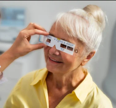 Elderly patients with advanced diagnostic technology